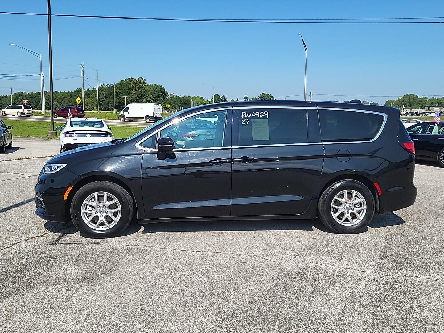 2023 Chrysler Pacifica Touring L