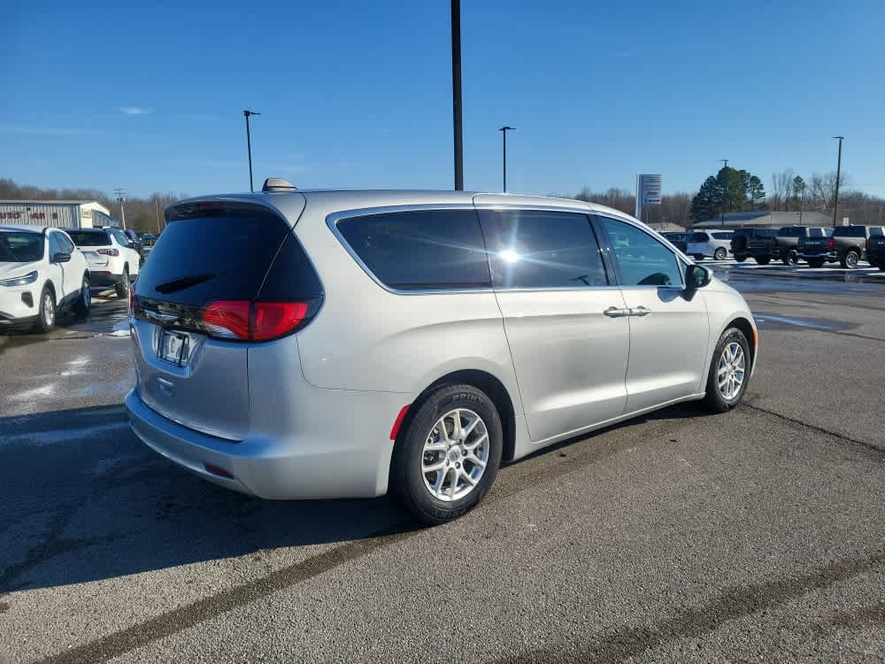 2023 Chrysler Voyager LX