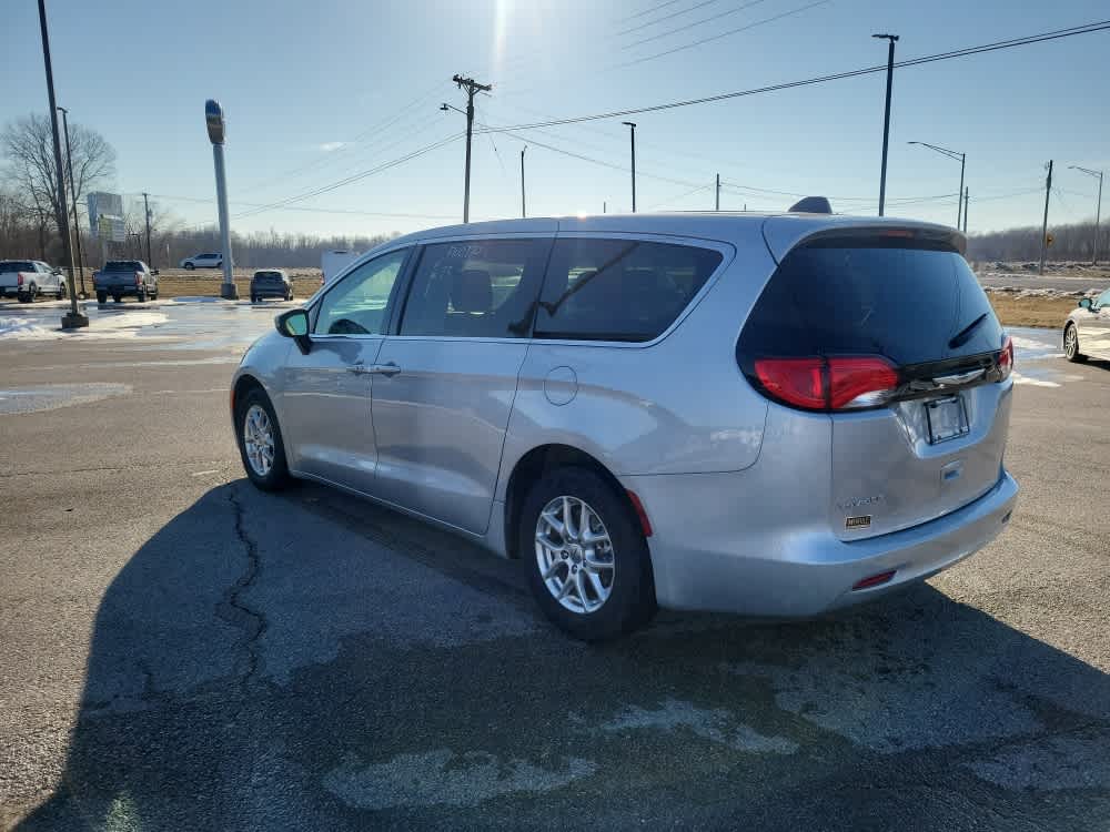 2023 Chrysler Voyager LX