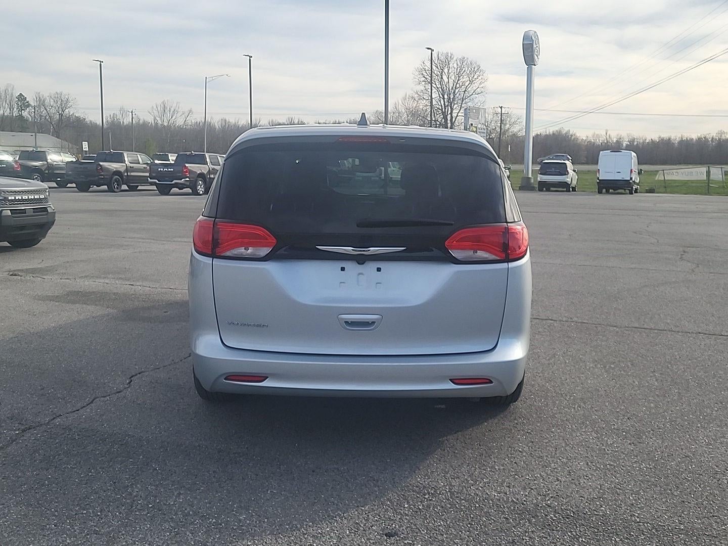 2023 Chrysler Voyager LX