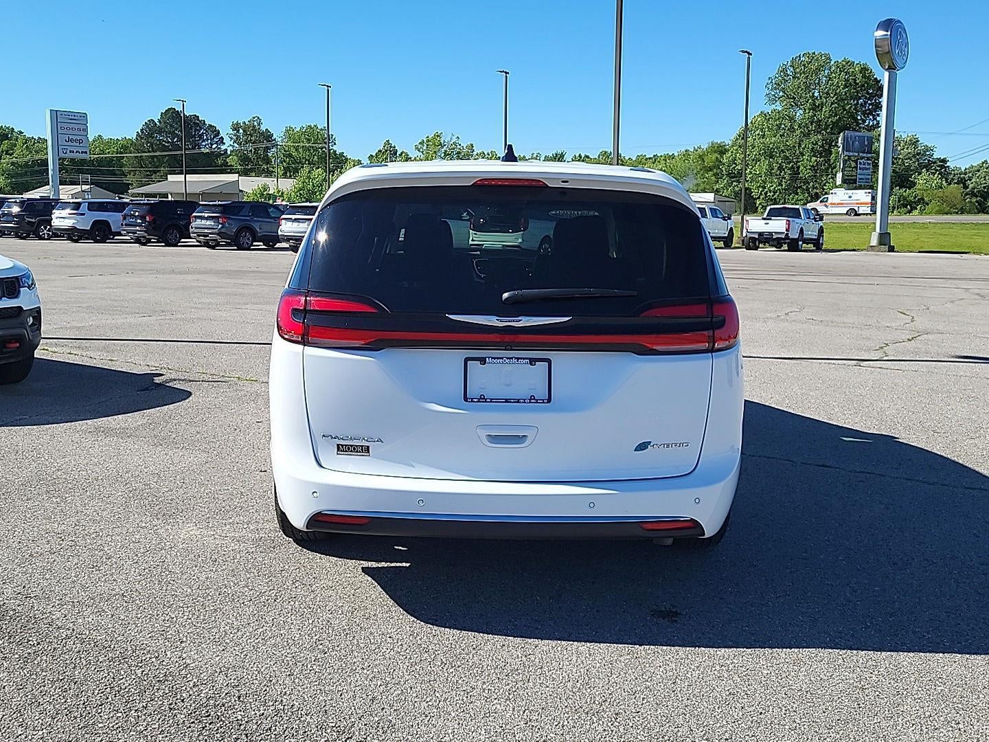 2024 Chrysler Pacifica Hybrid Select