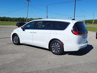 2024 Chrysler Pacifica Hybrid Select