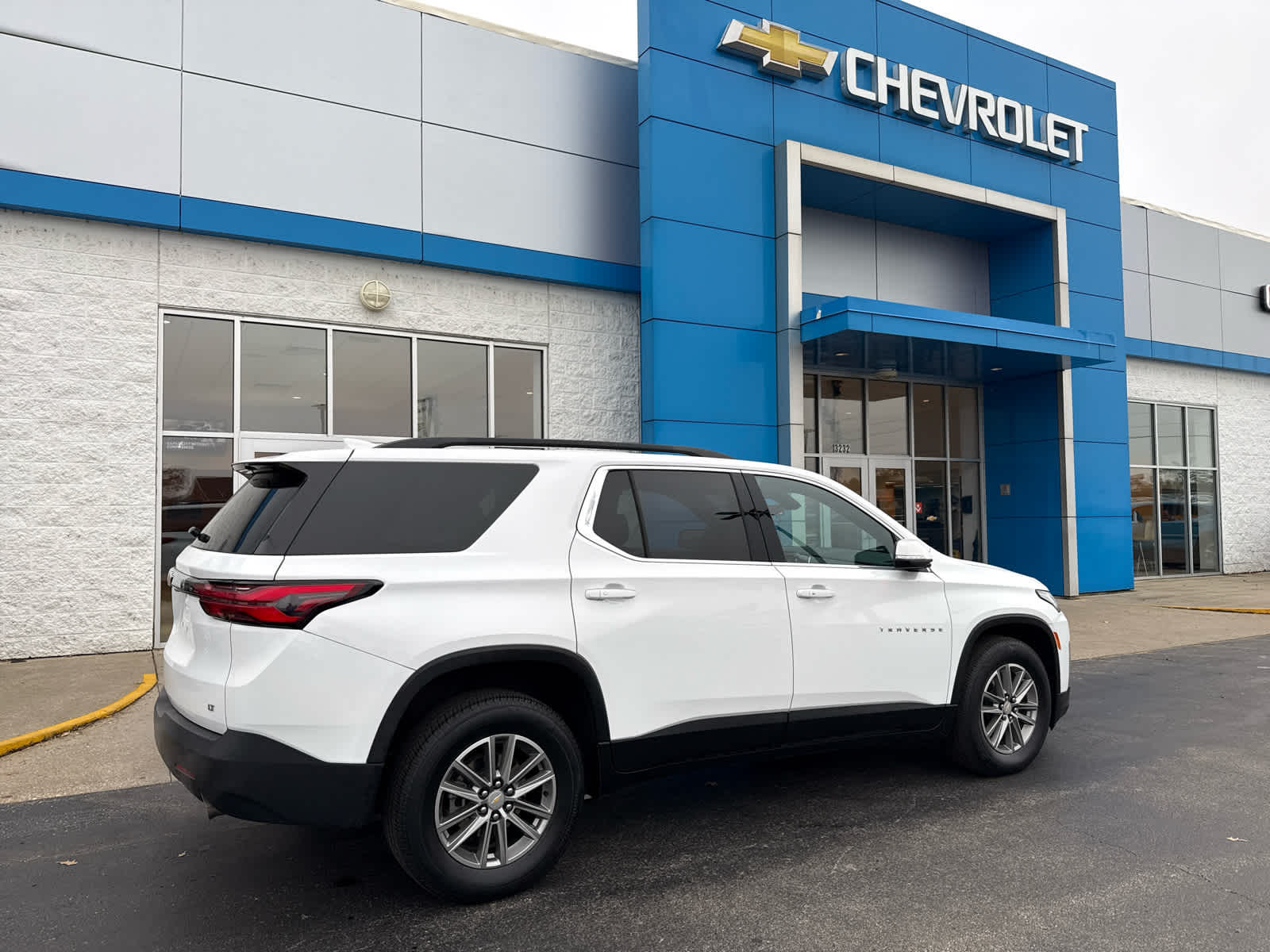 2023 Chevrolet Traverse LT Leather