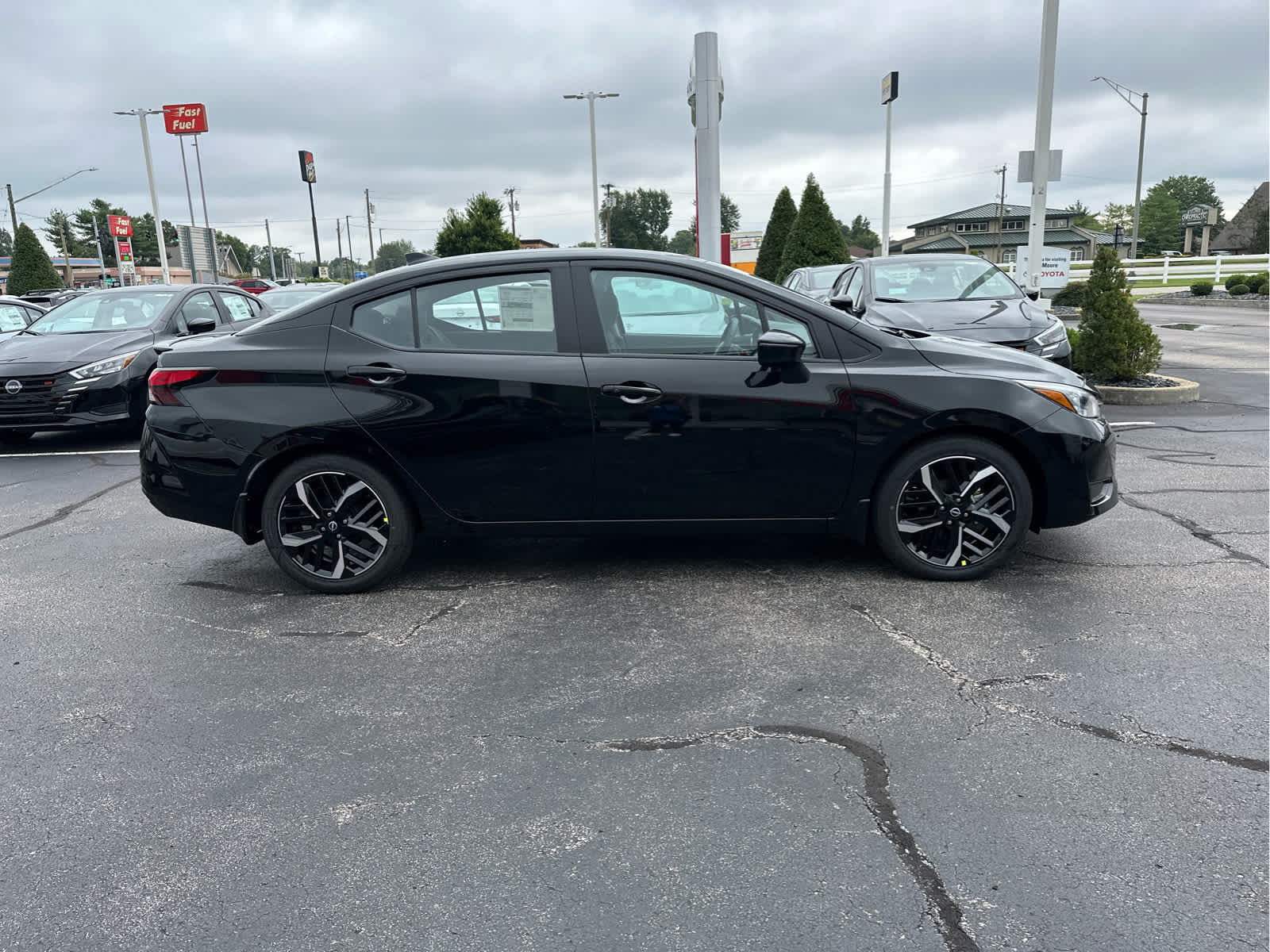 2025 Nissan Versa SR