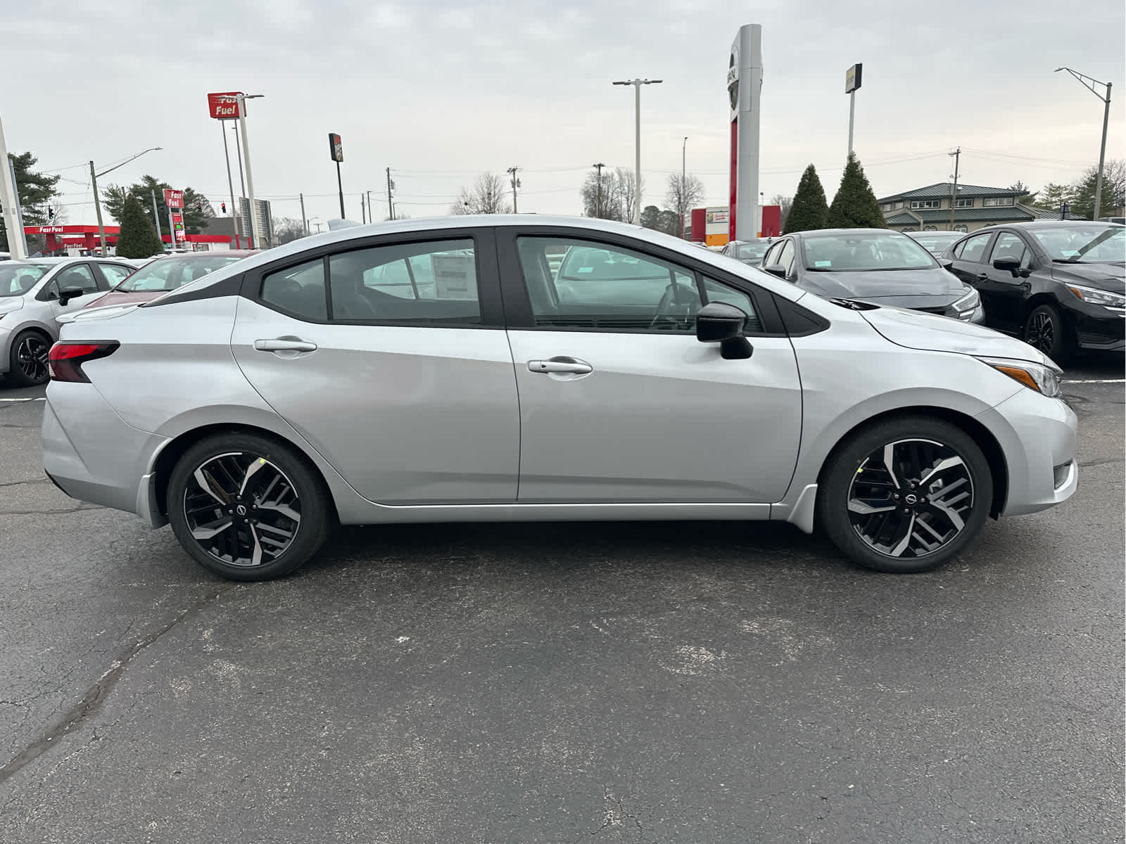 2025 Nissan Versa SR