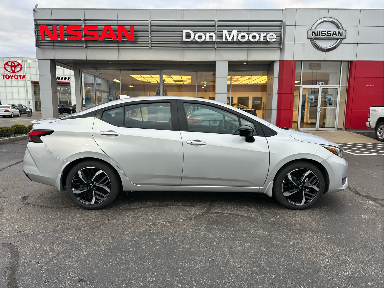 2025 Nissan Versa SR