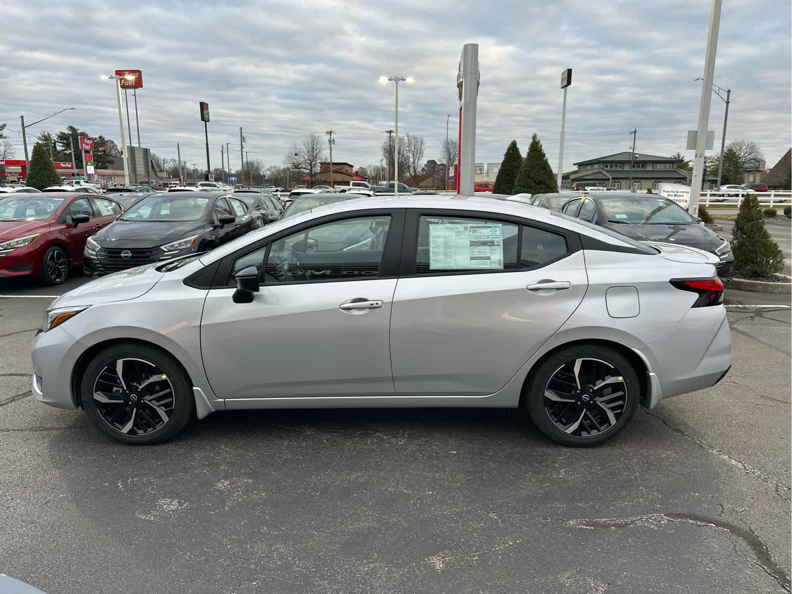 2025 Nissan Versa SR