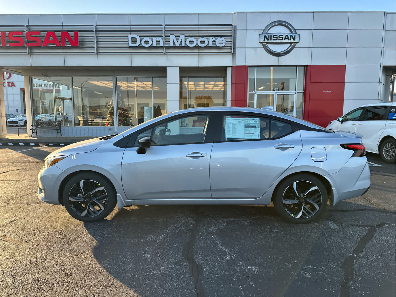 2025 Nissan Versa SR