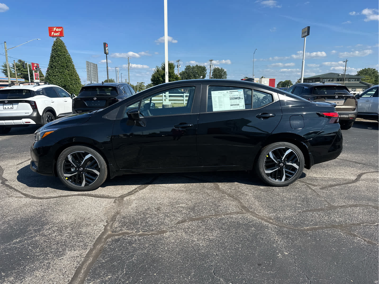 2025 Nissan Versa SR