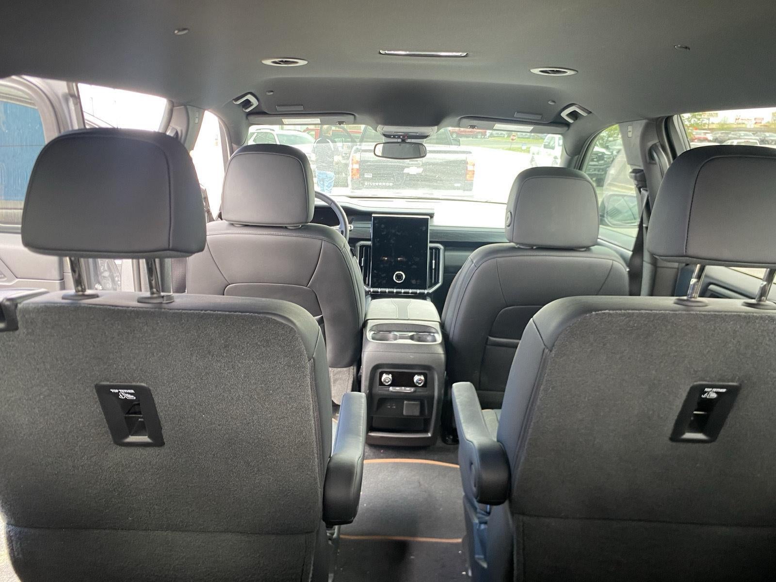 2025 GMC Acadia AT4