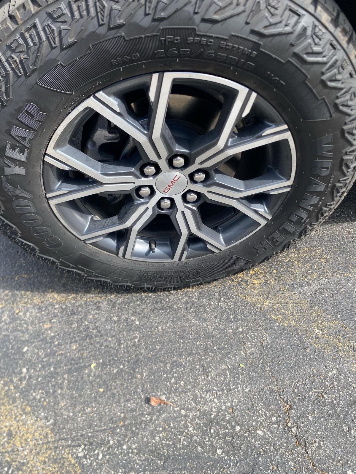 2025 GMC Acadia AT4