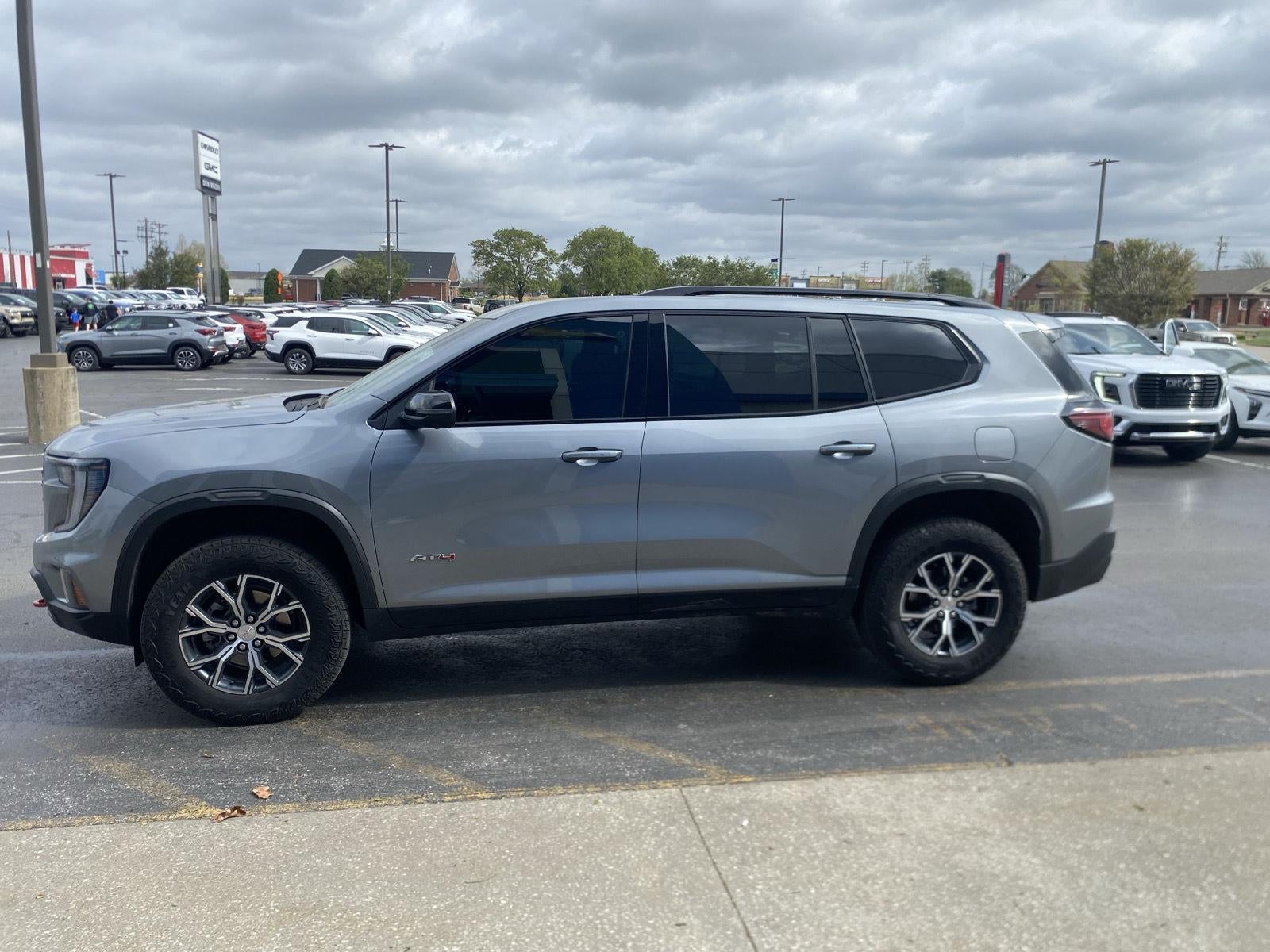 2025 GMC Acadia AT4
