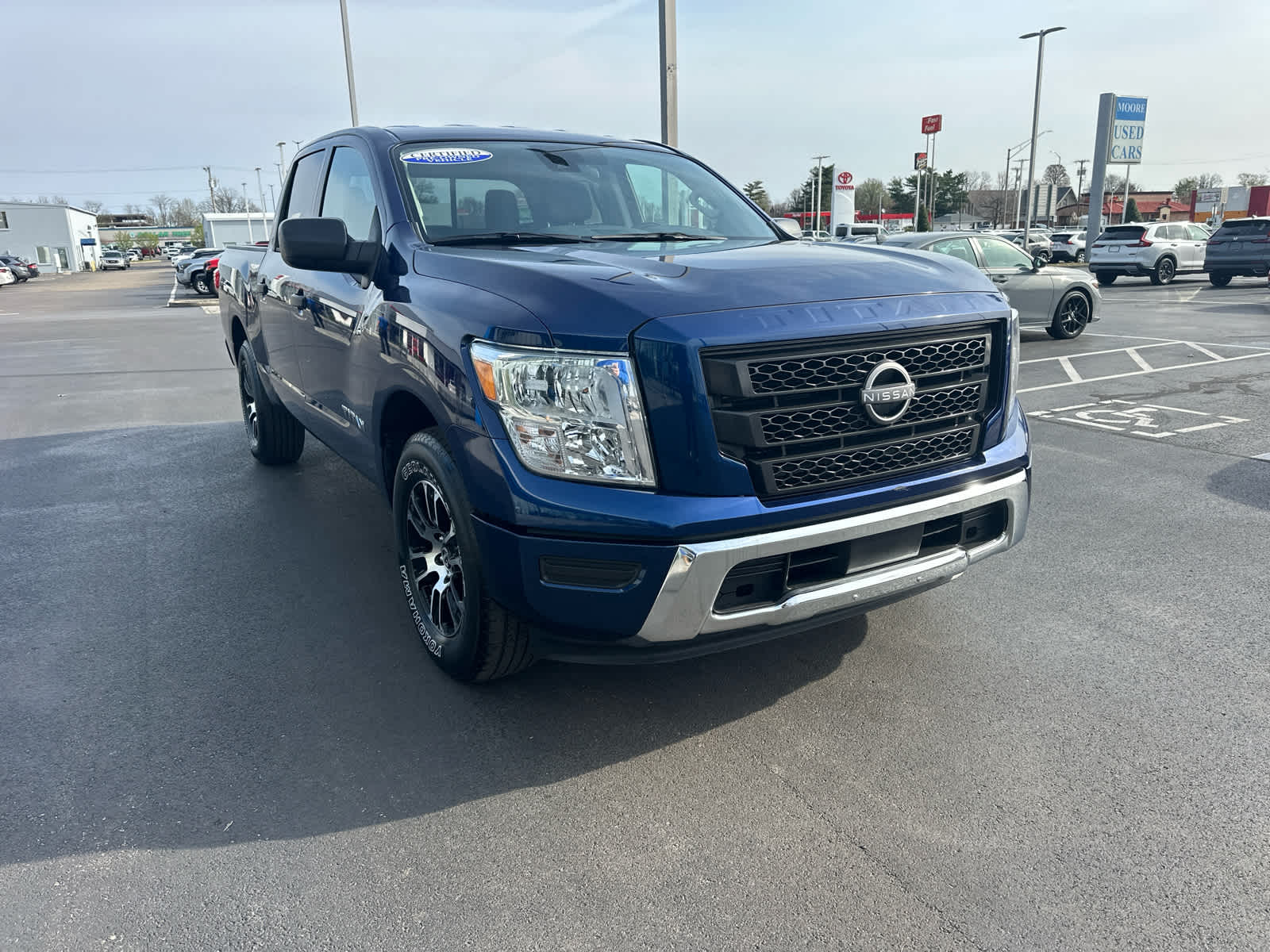 2023 Nissan Titan SV