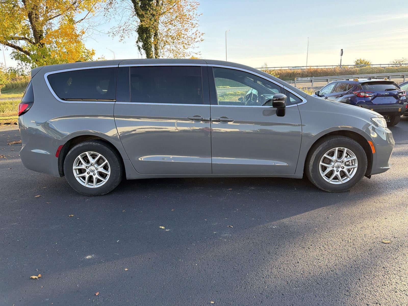 2025 Chrysler Pacifica Select