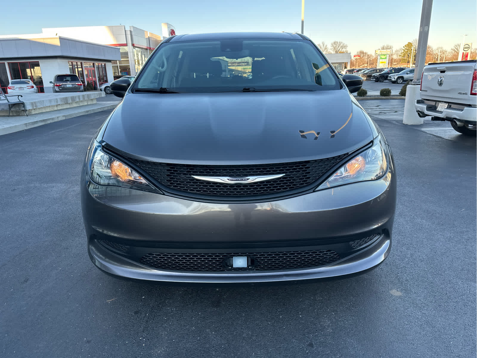 2023 Chrysler Voyager LX