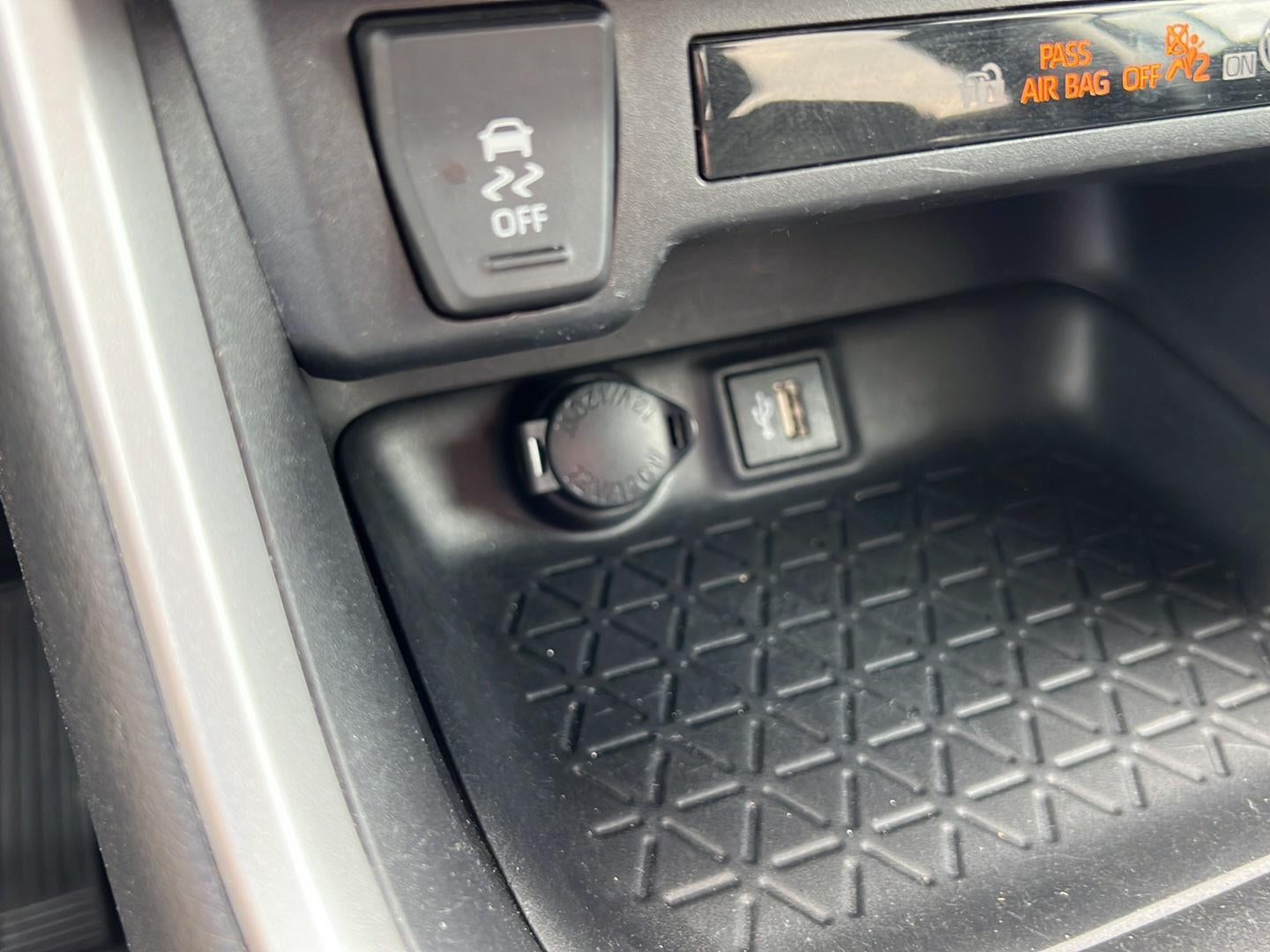2024 TOYOTA TRUCK RAV4 XLE