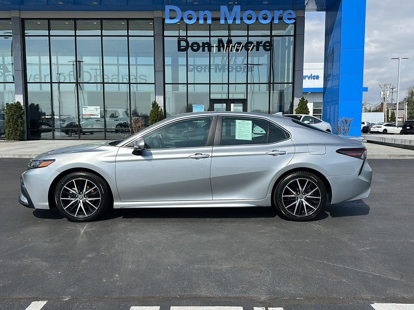 2023 Toyota Camry SE