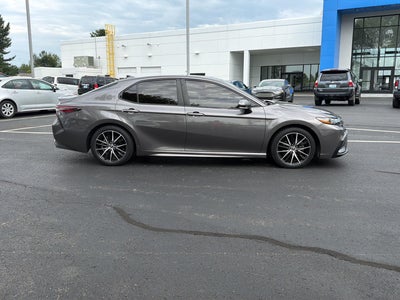 2022 Toyota Camry Hybrid SE