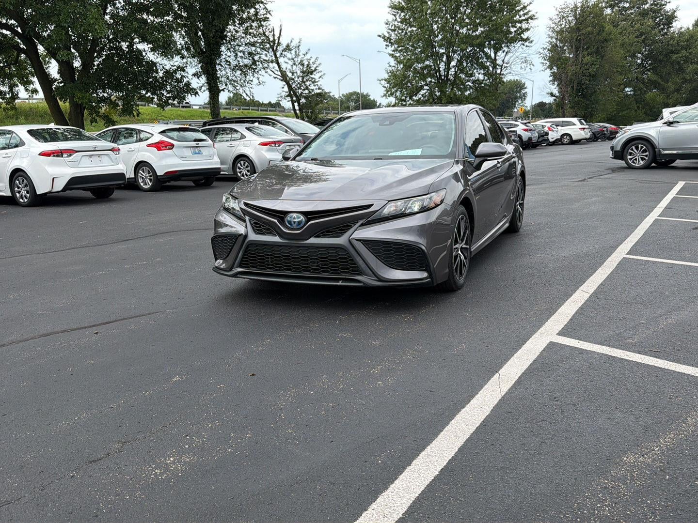 2022 Toyota Camry Hybrid SE