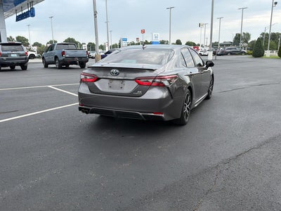2022 Toyota Camry Hybrid SE