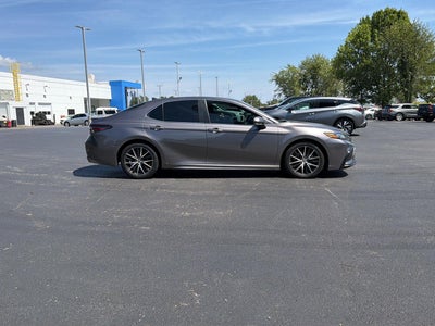 2022 Toyota Camry Hybrid SE
