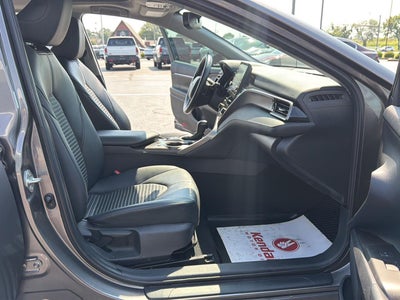 2022 Toyota Camry Hybrid SE