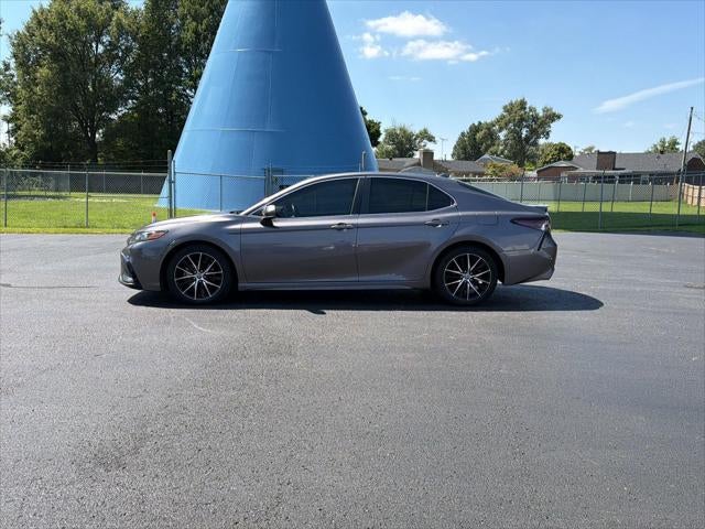 2022 Toyota Camry Hybrid SE