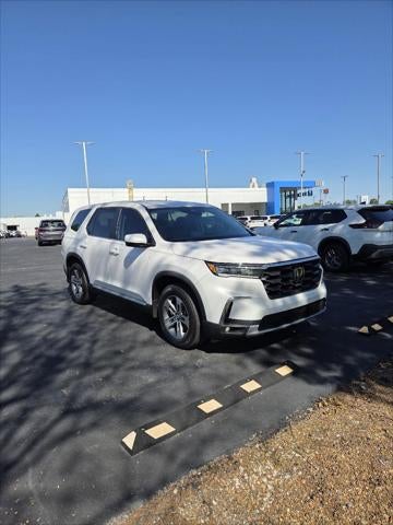 2023 Honda Pilot EX-L w/Rear Captain's Chairs
