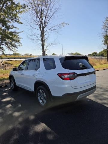 2023 Honda Pilot EX-L w/Rear Captain's Chairs