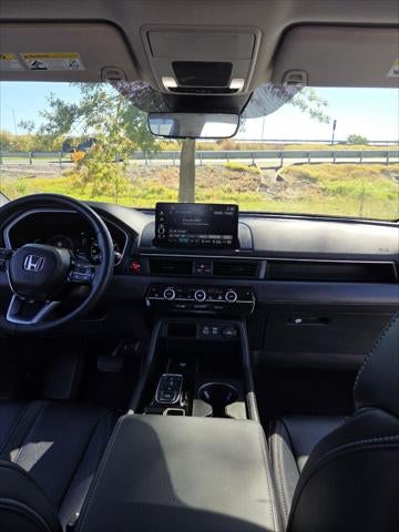 2023 Honda Pilot EX-L w/Rear Captain's Chairs