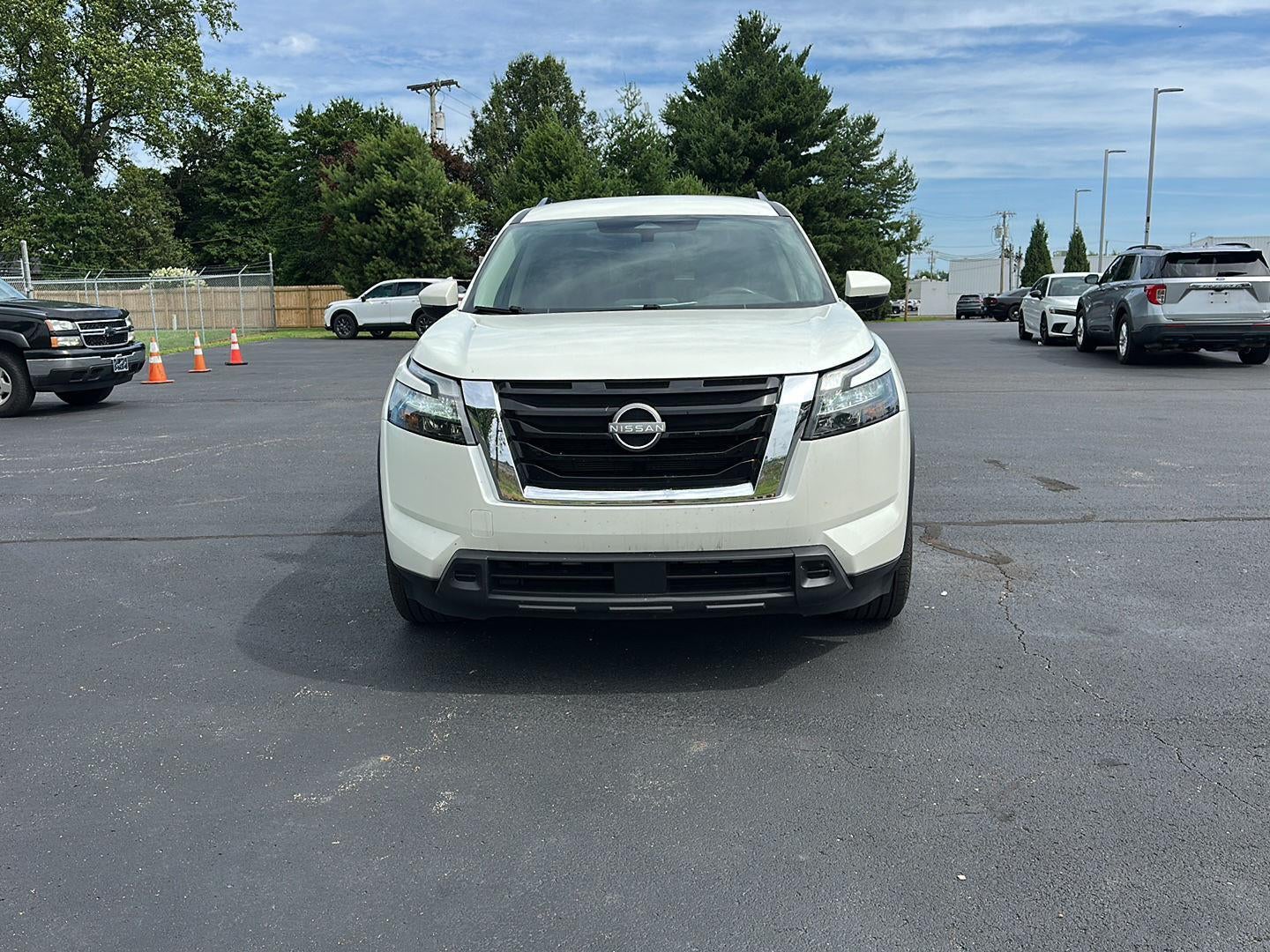 2024 Nissan Pathfinder SV