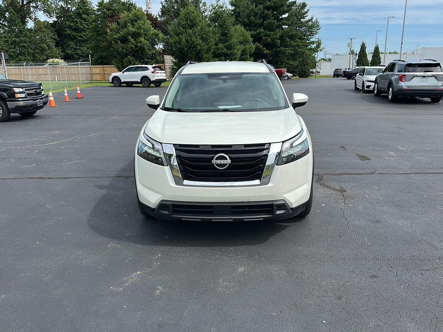 2024 Nissan Pathfinder SV