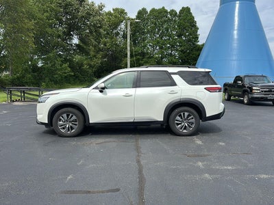 2024 Nissan Pathfinder SV