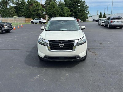 2024 Nissan Pathfinder SV