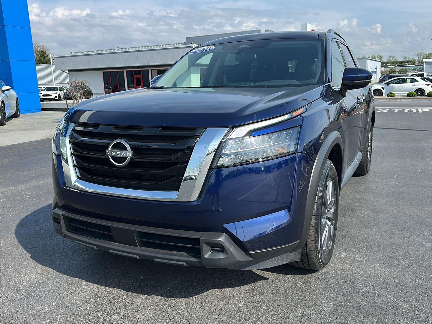 2025 Nissan Pathfinder SV