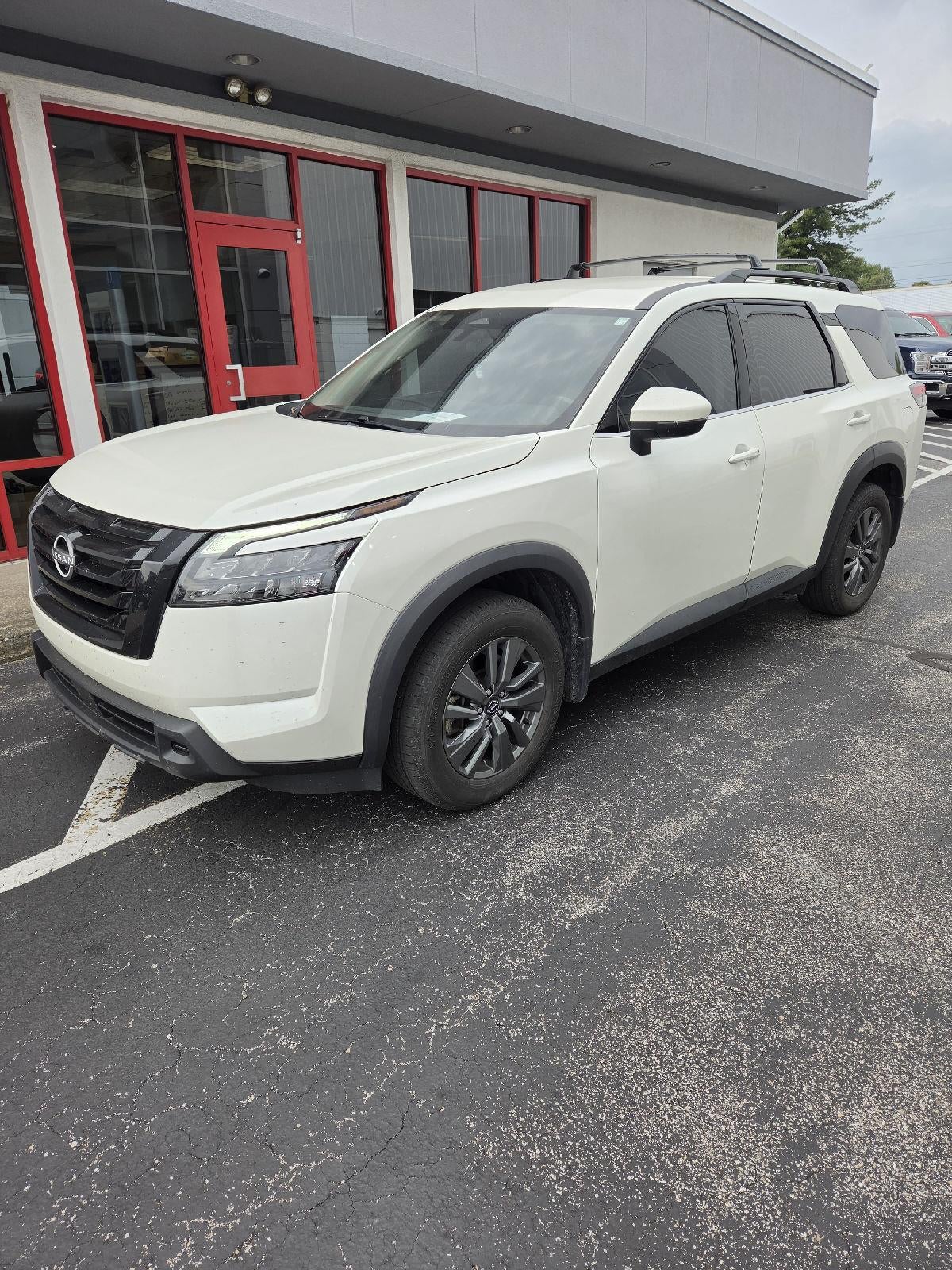 2023 Nissan Pathfinder SV
