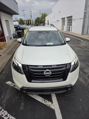 2023 Nissan Pathfinder SV