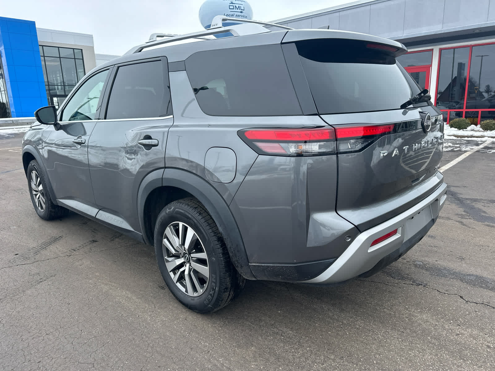 2023 Nissan Pathfinder SL