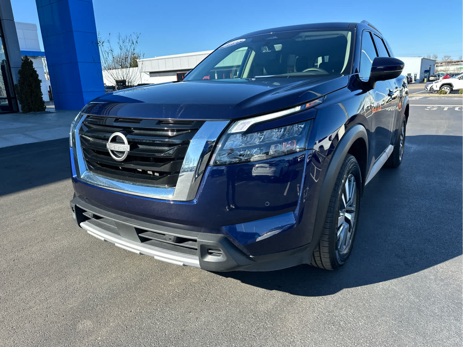 2025 Nissan Pathfinder SL