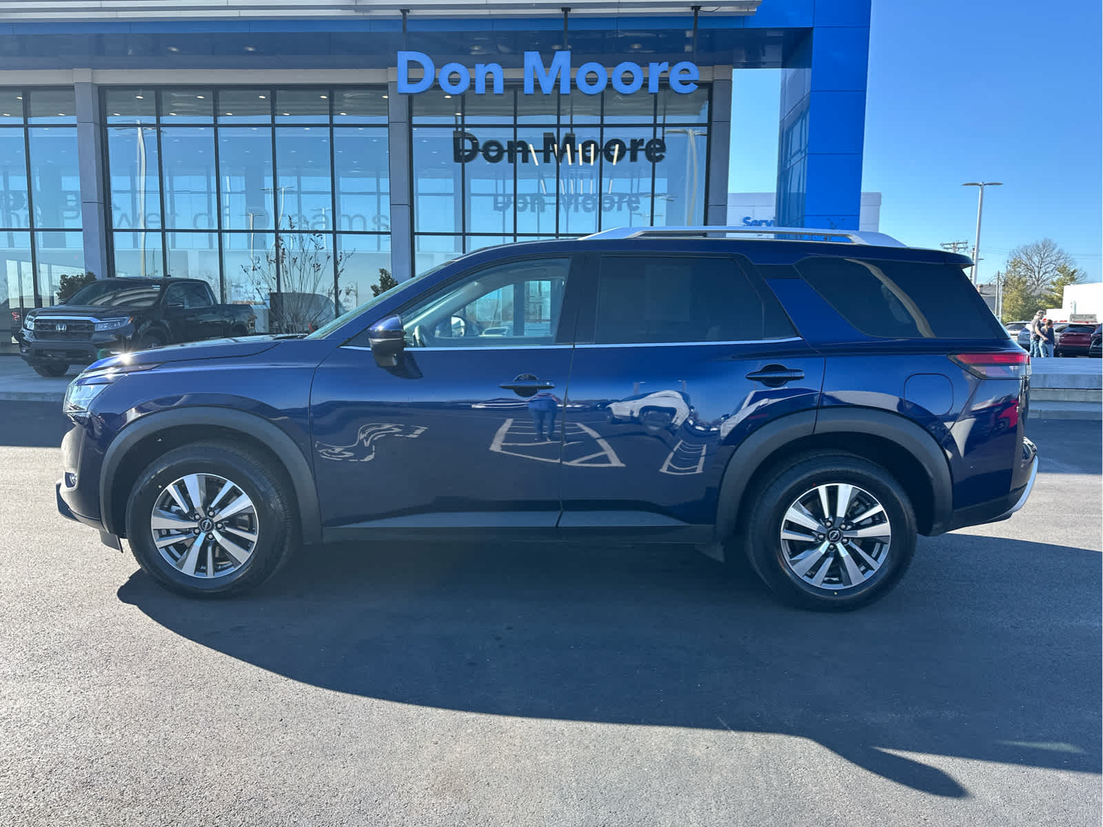 2025 Nissan Pathfinder SL