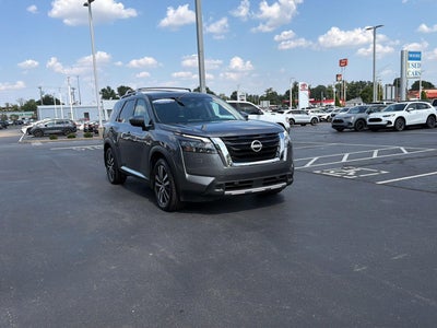 2025 Nissan Pathfinder Platinum