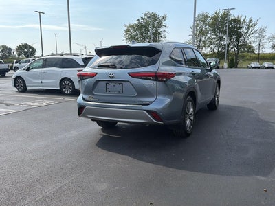 2021 Toyota Highlander Hybrid Platinum