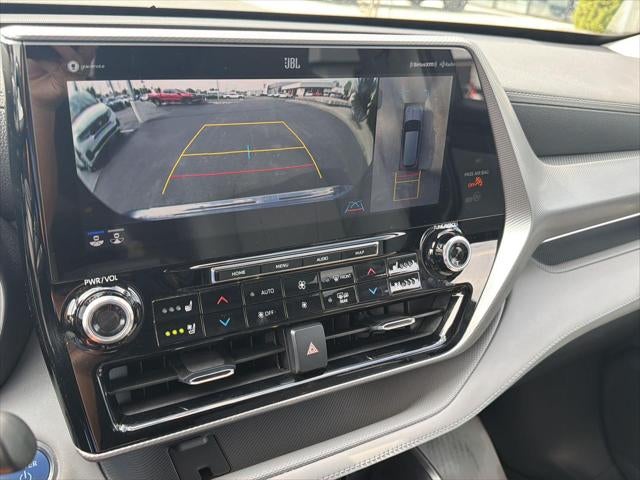 2021 Toyota Highlander Hybrid Platinum