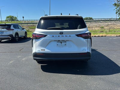 2022 Toyota Sienna XLE