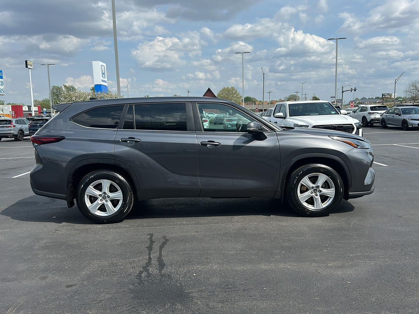 2024 Toyota Highlander LE