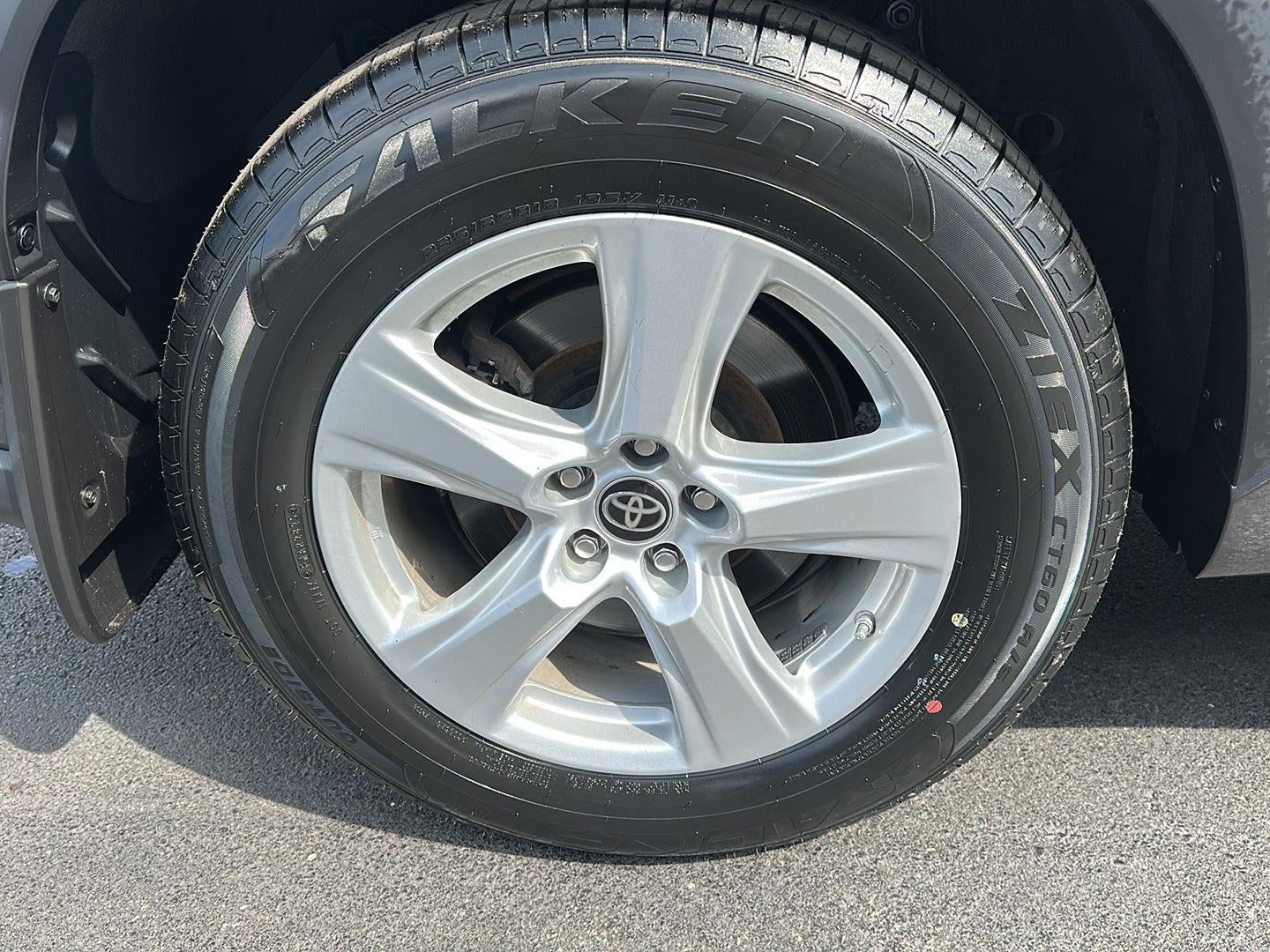 2024 Toyota Highlander LE