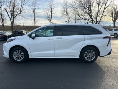2024 Toyota Sienna LE