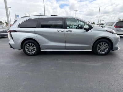 2024 Toyota Sienna XLE