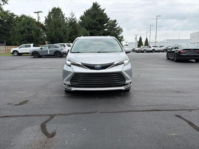 2024 TOYOTA TRUCK Sienna XLE