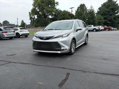 2024 TOYOTA TRUCK Sienna XLE